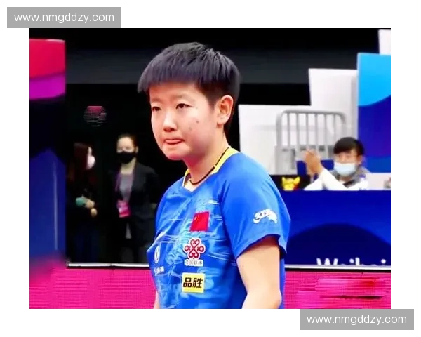 隐蔽发球技巧与策略分析：如何利用伪装与变化打乱对手节奏